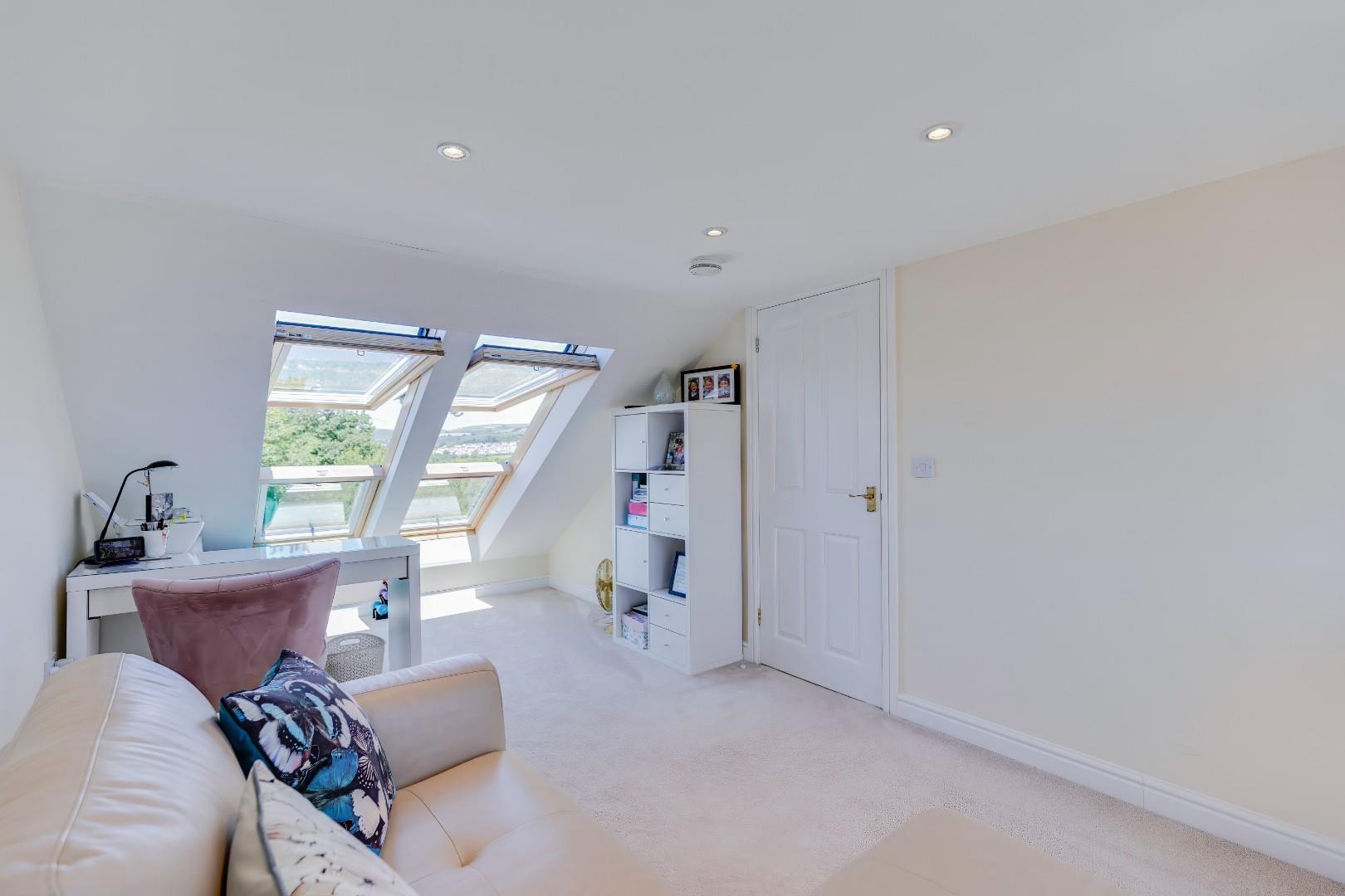 1 Lantern Close, Llanharan, Pontyclun, CF72 9ZB